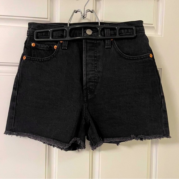 Black Levi’s Rib Cage Shorts, size 25 - Picture 1 of 4